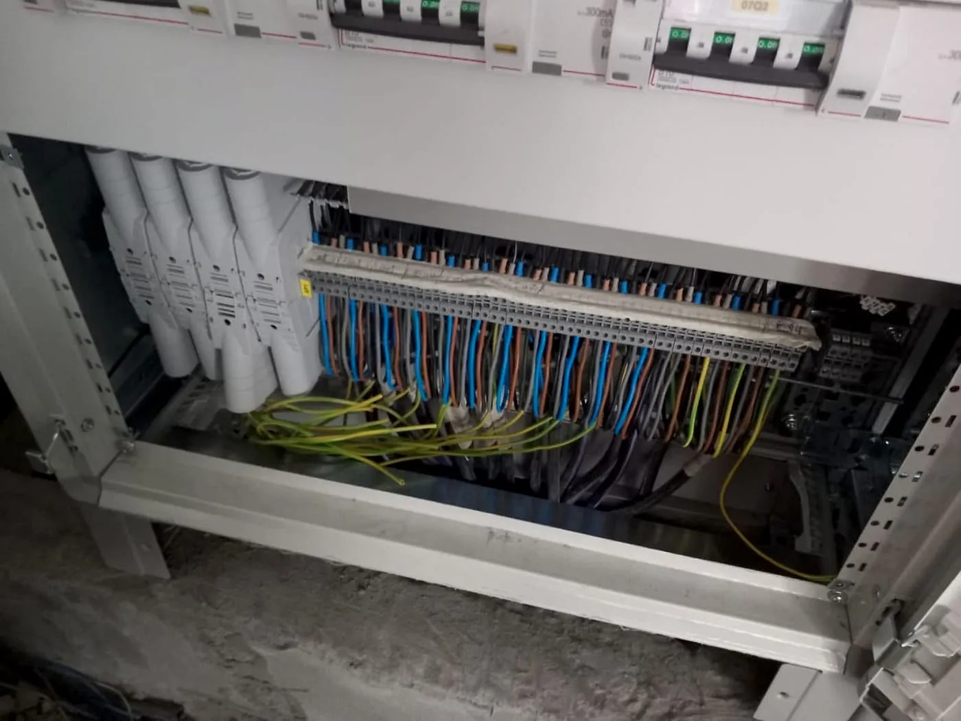 Raccordement d’une armoire électrique — Hôpital Universitaire International de Rabat